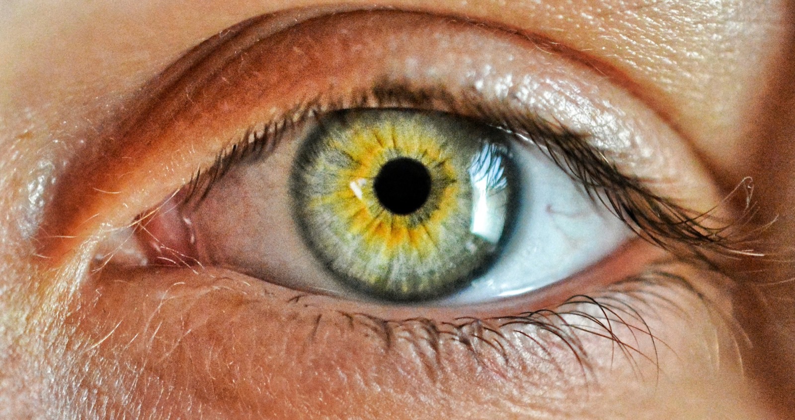 Natural lashes before extensions